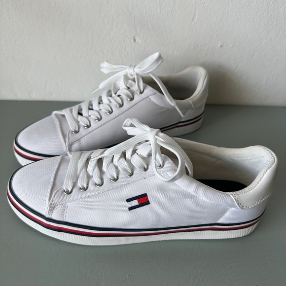 Tommy Hilfiger Women's Lace-Up Sneakers size 11 (S002) - Picture 1 of 7